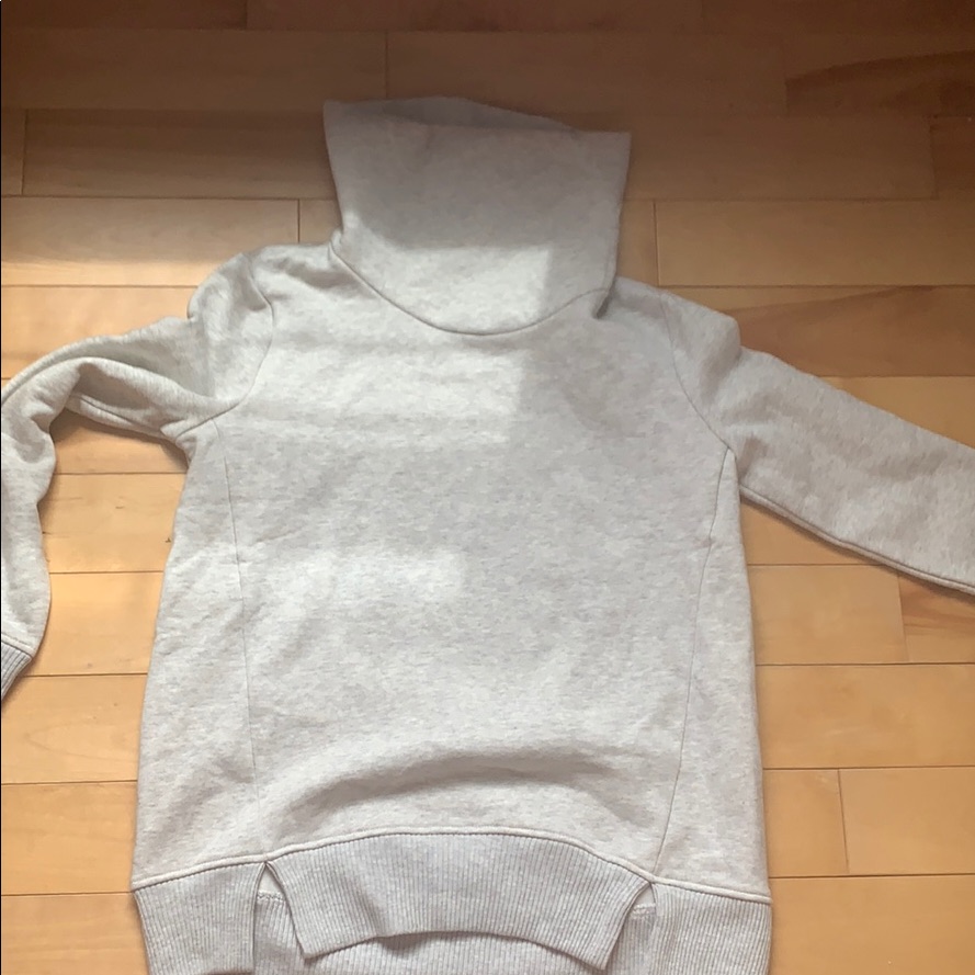 Athlete Pullover.